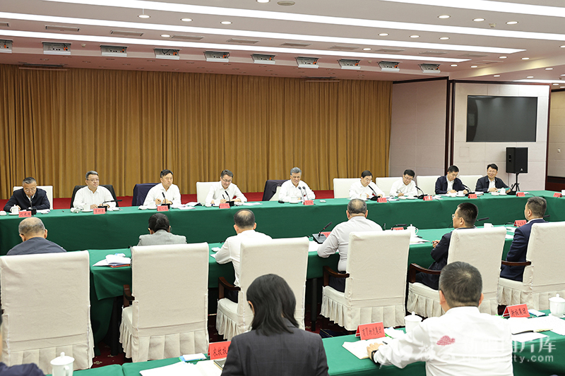 馬興瑞主持會議專題研究區(qū)屬國有企業(yè)發(fā)展工作