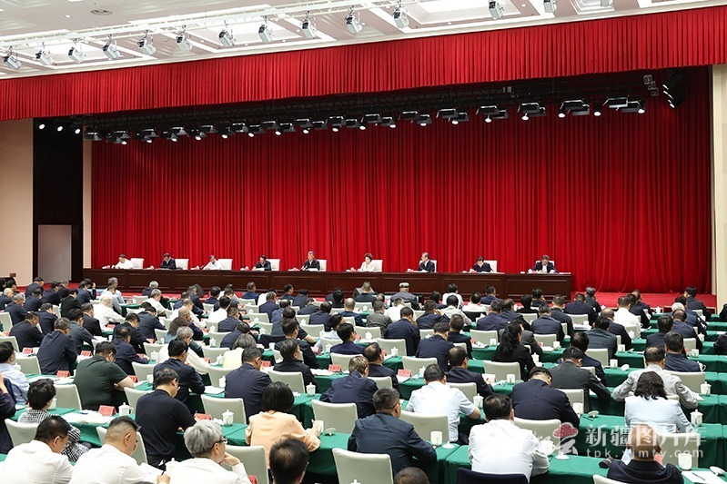 馬興瑞在自治區(qū)深入貫徹中央八項規(guī)定精神學(xué)習(xí)教育警示教育會上強調(diào) 堅持以案為鑒警鐘長鳴 切實增強作風(fēng)建設(shè)的政治自覺思想自覺行動自覺