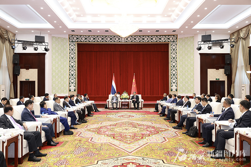 馬興瑞艾爾肯·吐尼亞孜會(huì)見泰國國會(huì)主席兼下議院議長萬諾