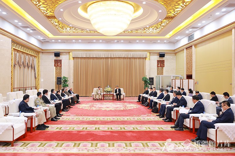 馬興瑞艾爾肯·吐尼亞孜會見巴基斯坦俾路支省省督謝赫